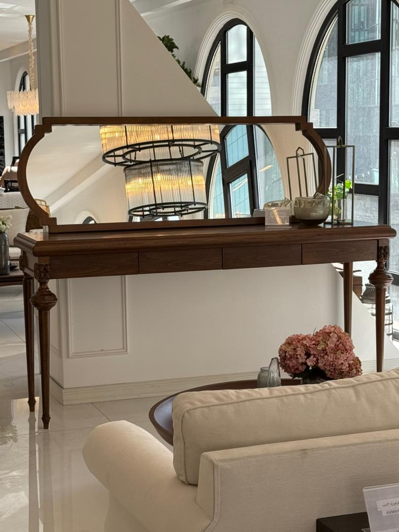 آینه و کنسول سینیوره